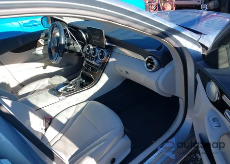 2015 Mercedes-Benz C 300 Luxury 4Matic из США, поврежденный, VIN 55SWF4KB3FU087920